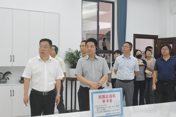 参观常德外国语学校文化阵地 参观常德外国语学校文化阵地