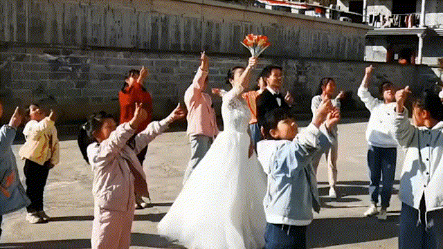 超甜！这对山村支教夫妻回到家乡，却把希望的火种留在了远方……